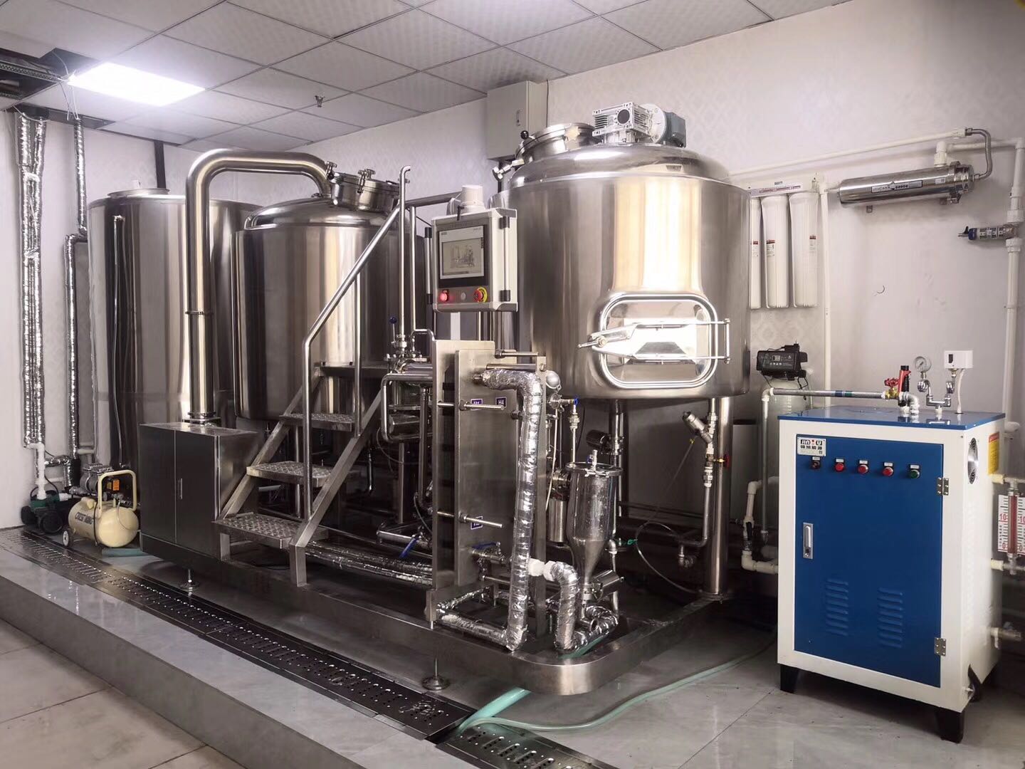 全自動(dòng)啤酒設(shè)備 全自動(dòng)啤酒設(shè)備